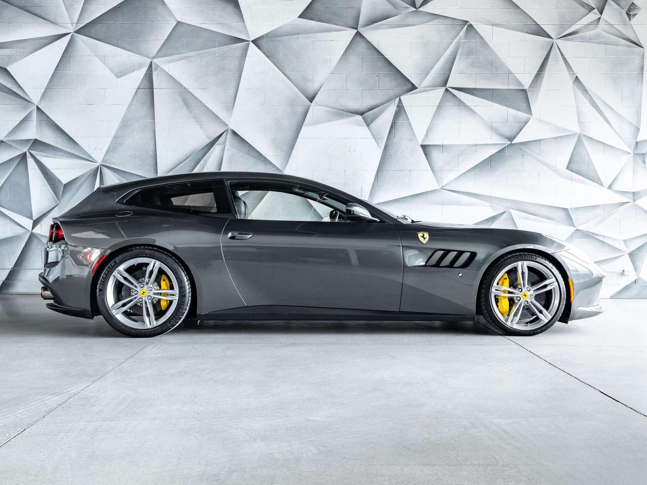 2018 Ferrari GTC4Lusso  Photo