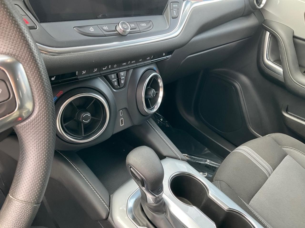 2024 Chevrolet Blazer LT Photo4