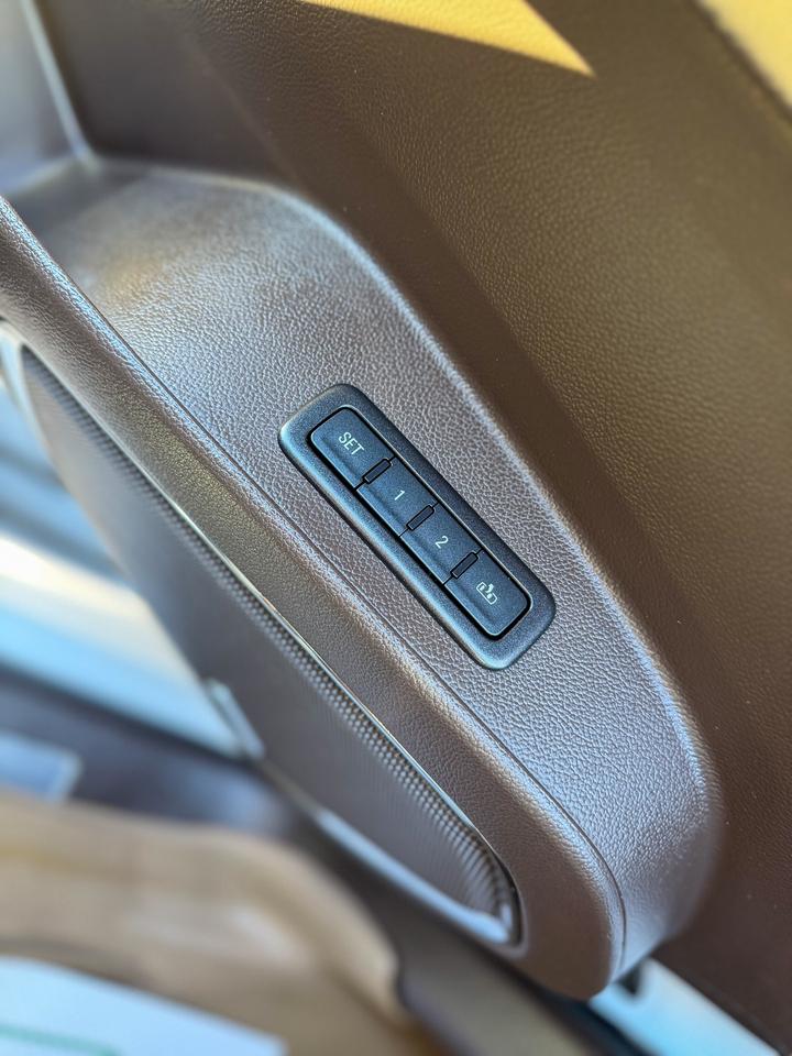 2016 Chevrolet Tahoe LTZ-4WD/BSM/7 PASS/ACC/REMOTE/ROOF/CAMERA/BOSE ... Photo