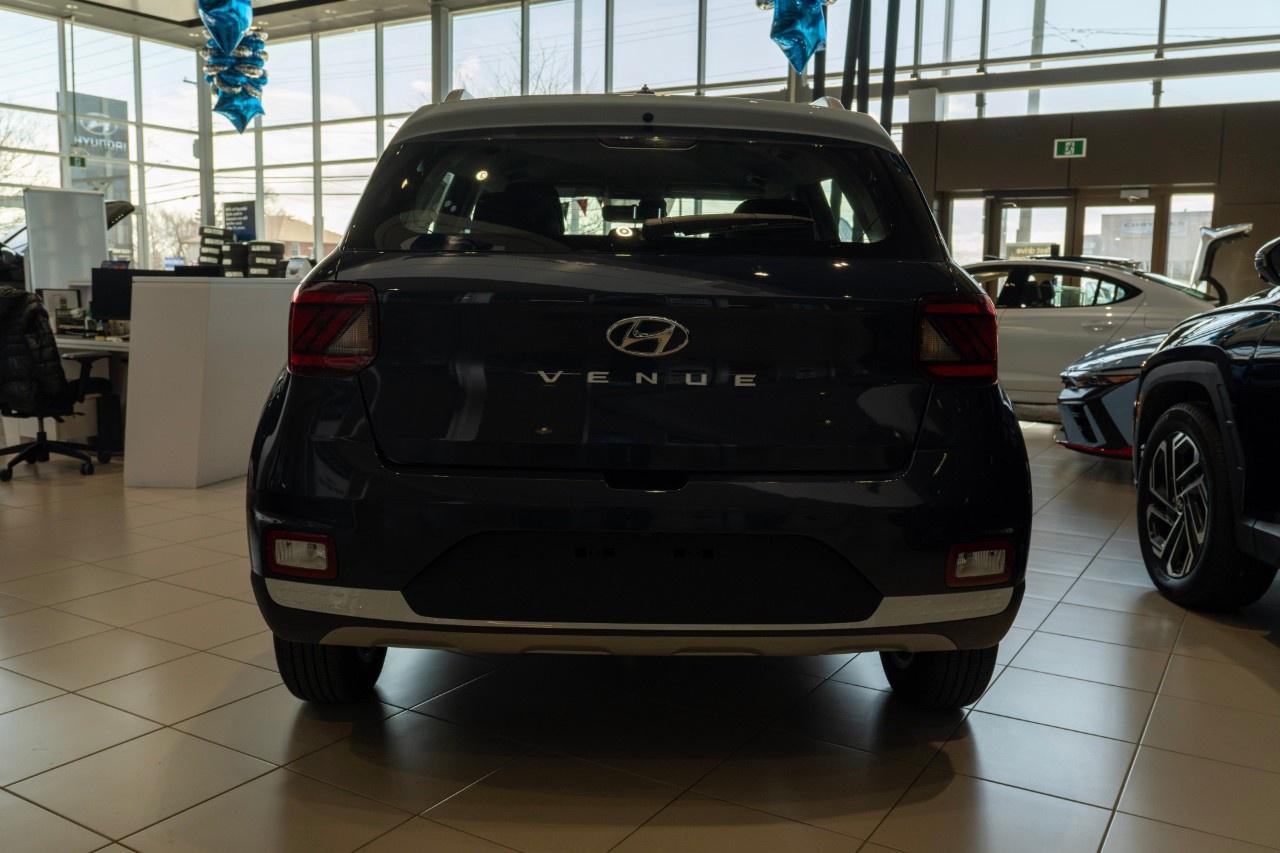 2026 Hyundai Venue Preferred IVT w/Two-Tone Photo