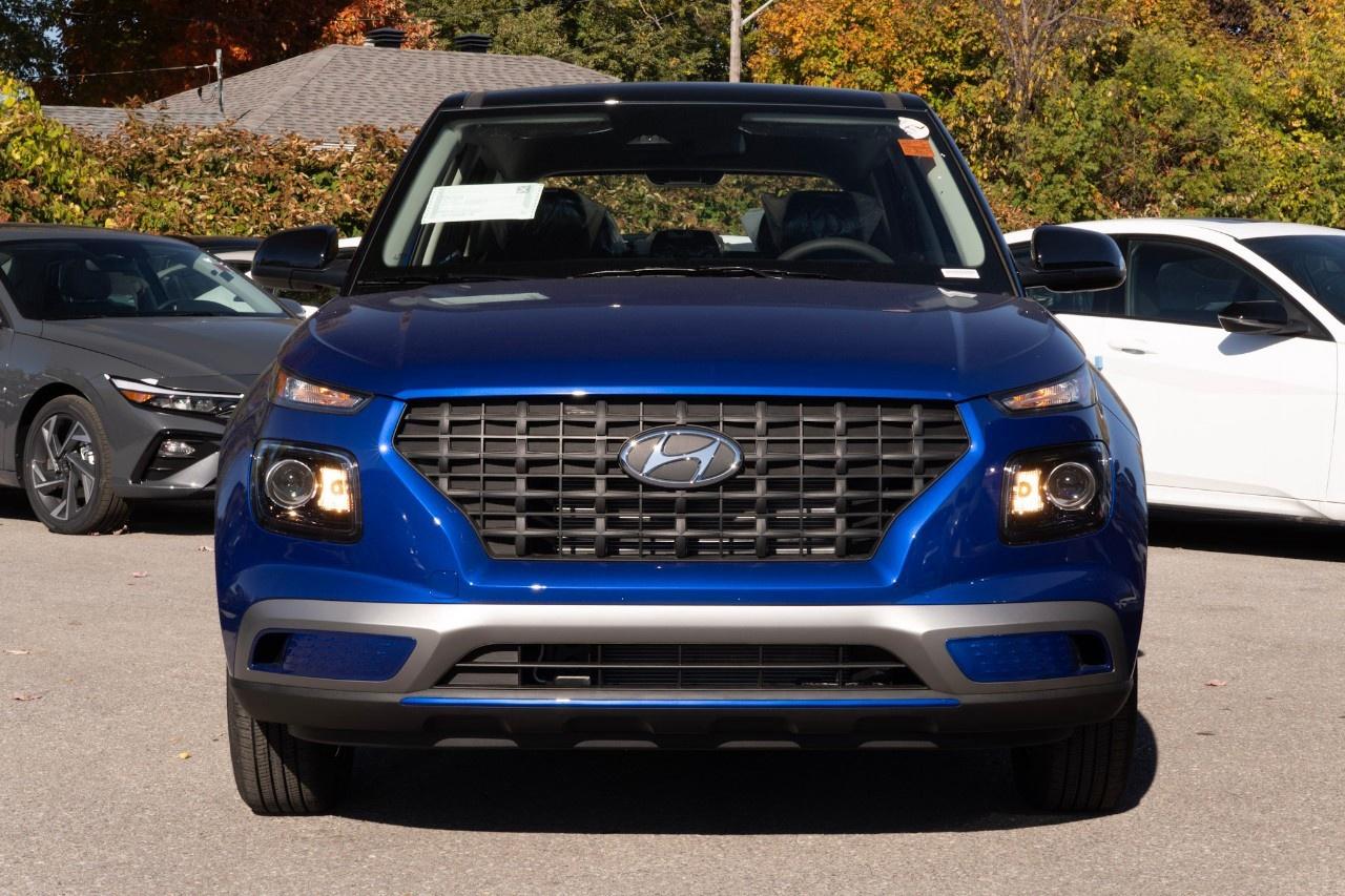 2026 Hyundai Venue Essential IVT w/Two-Tone Photo3