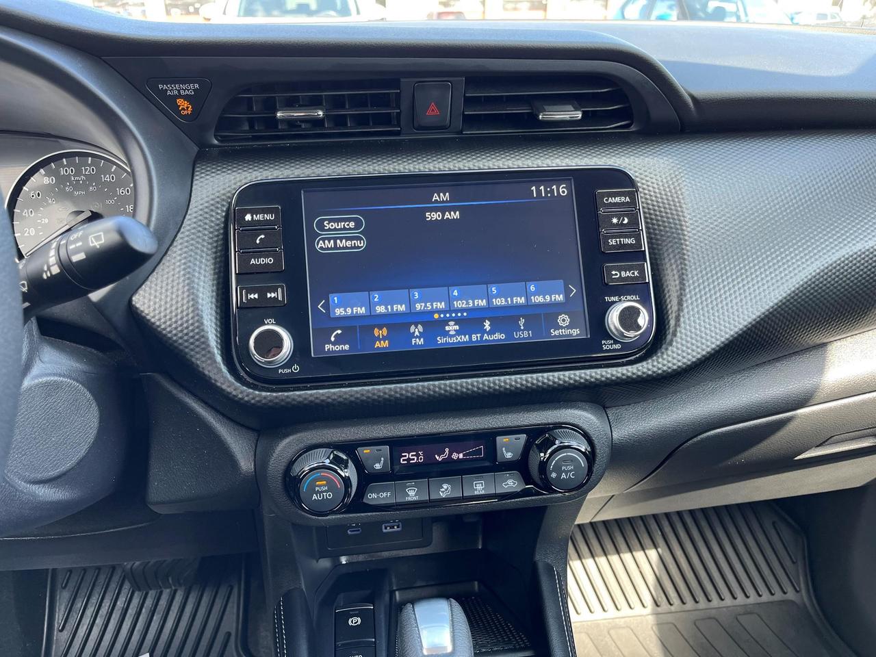 2024 Nissan Kicks SV FWD Photo