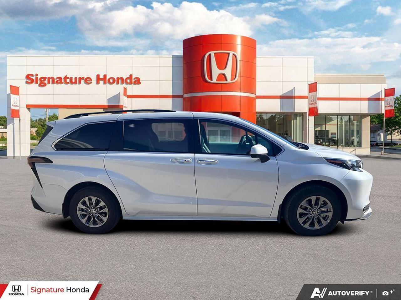 2026 Toyota Sienna XLE Photo2