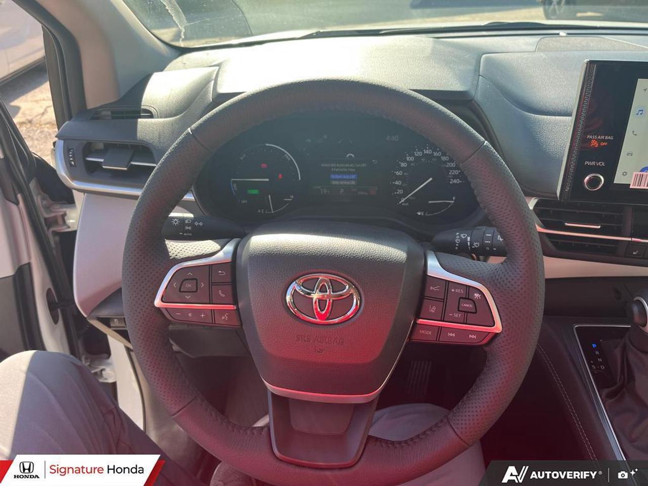 2026 Toyota Sienna XLE Photo