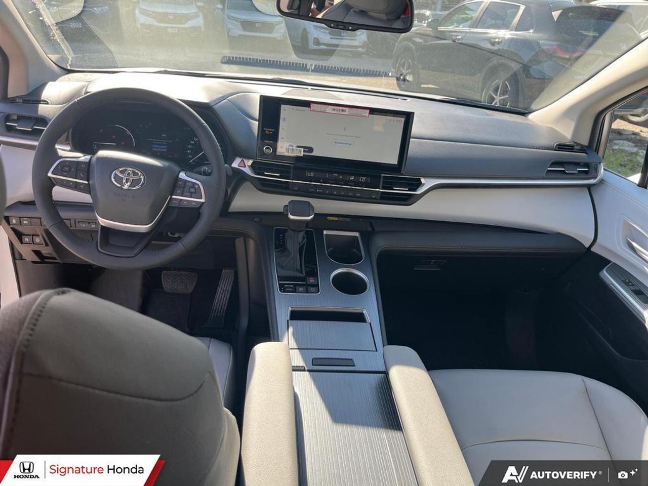 2026 Toyota Sienna XLE Photo