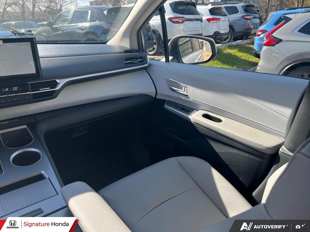 2026 Toyota Sienna XLE Photo
