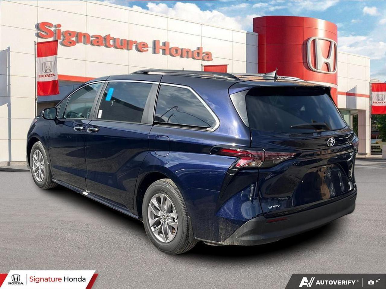 2026 Toyota Sienna XLE Photo3