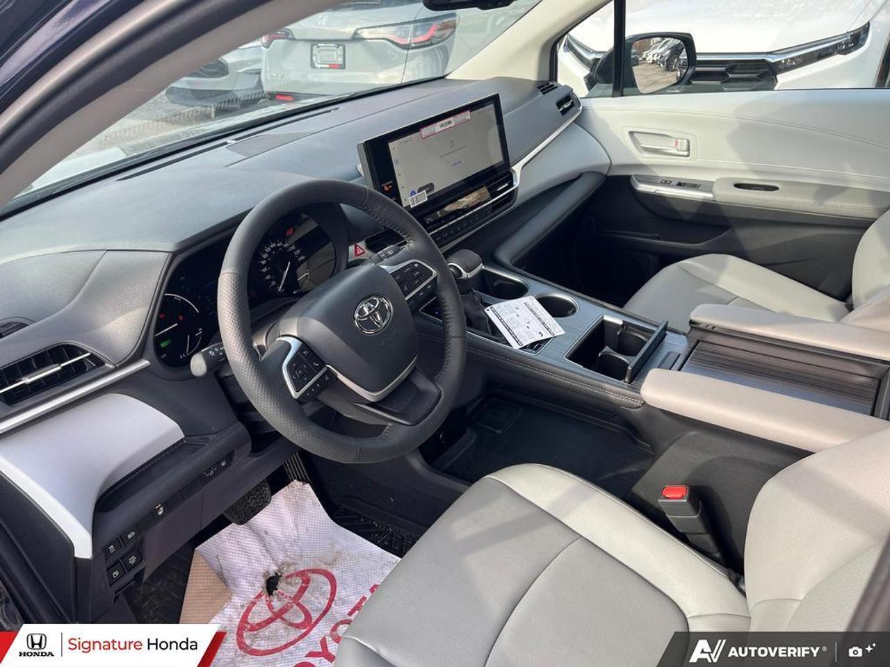 2026 Toyota Sienna XLE Photo