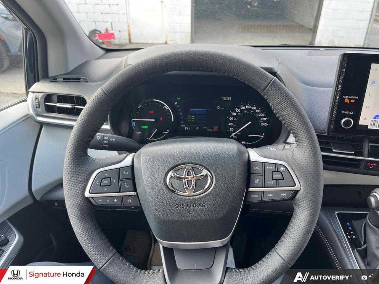 2026 Toyota Sienna XLE Photo