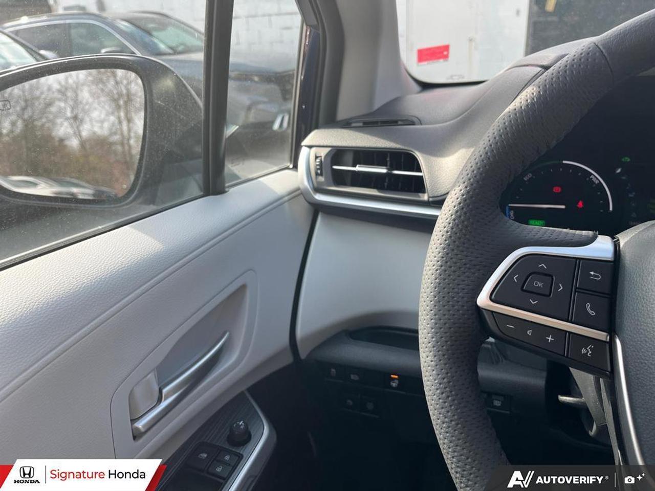 2026 Toyota Sienna XLE Photo