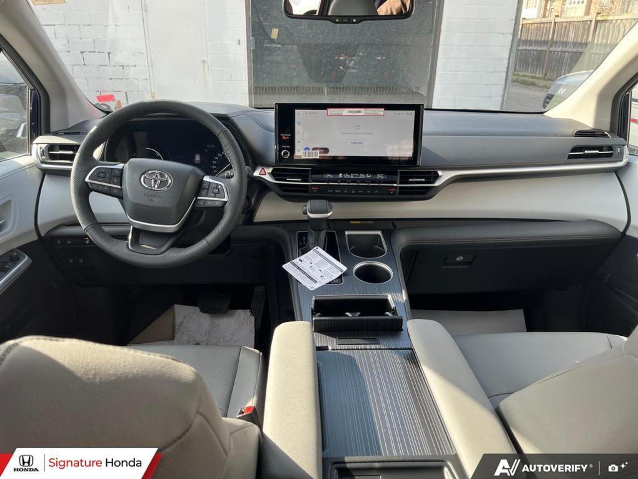 2026 Toyota Sienna XLE Photo