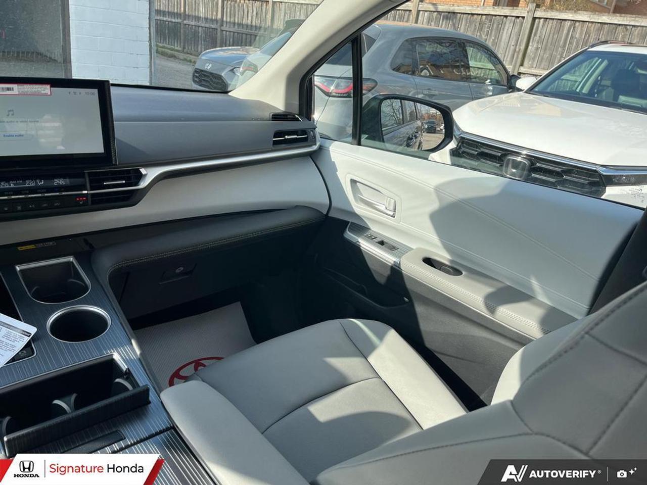 2026 Toyota Sienna XLE Photo