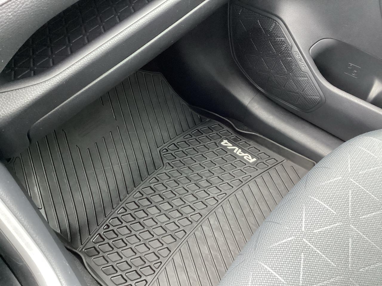 2019 Toyota RAV4 XLE FWD Photo