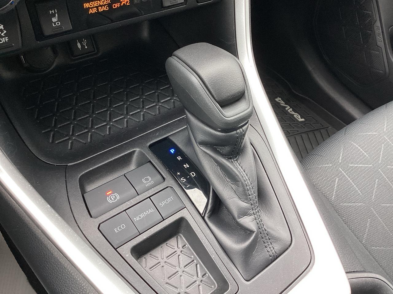 2019 Toyota RAV4 XLE FWD Photo