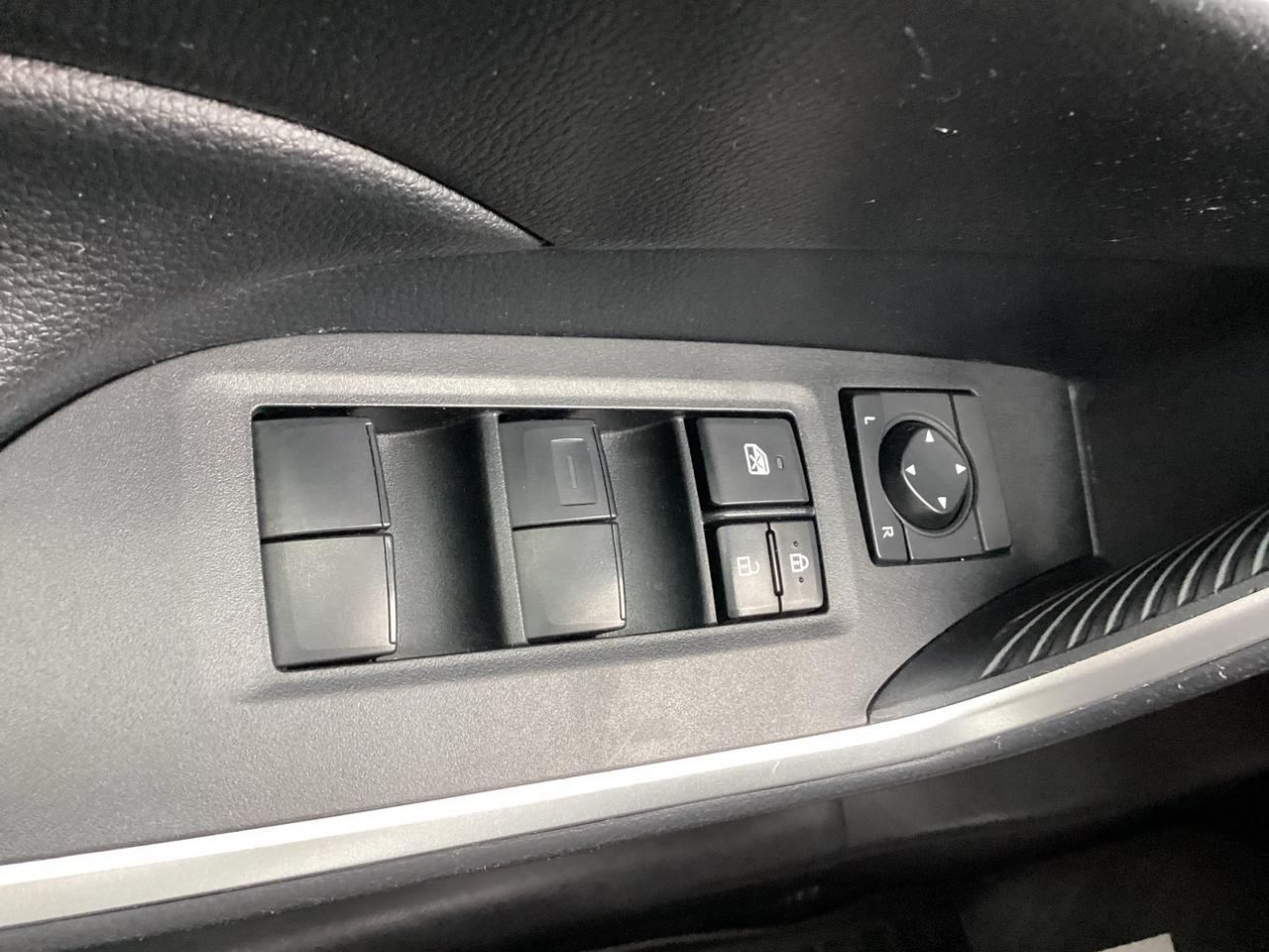 2019 Toyota RAV4 XLE FWD Photo