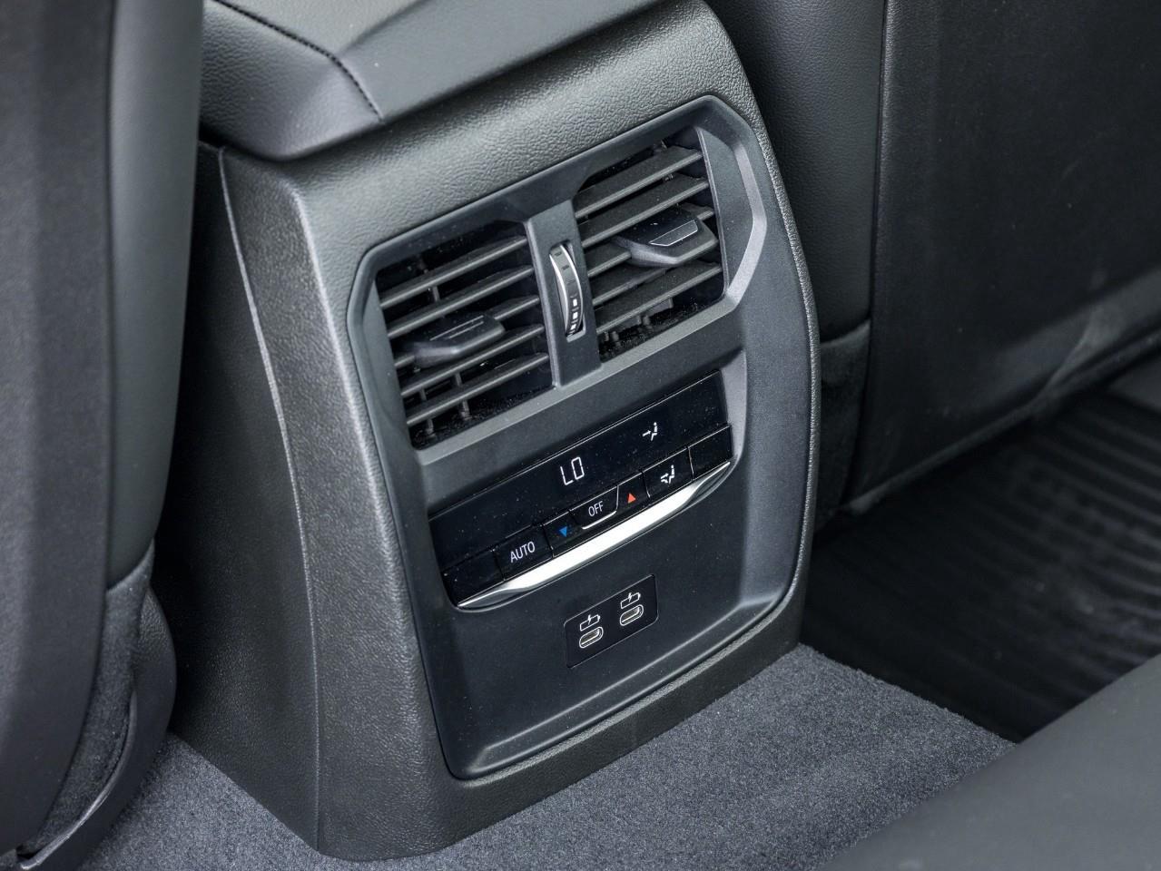 2025 BMW 330 i xDrive 4dr All-Wheel Drive Sedan Photo