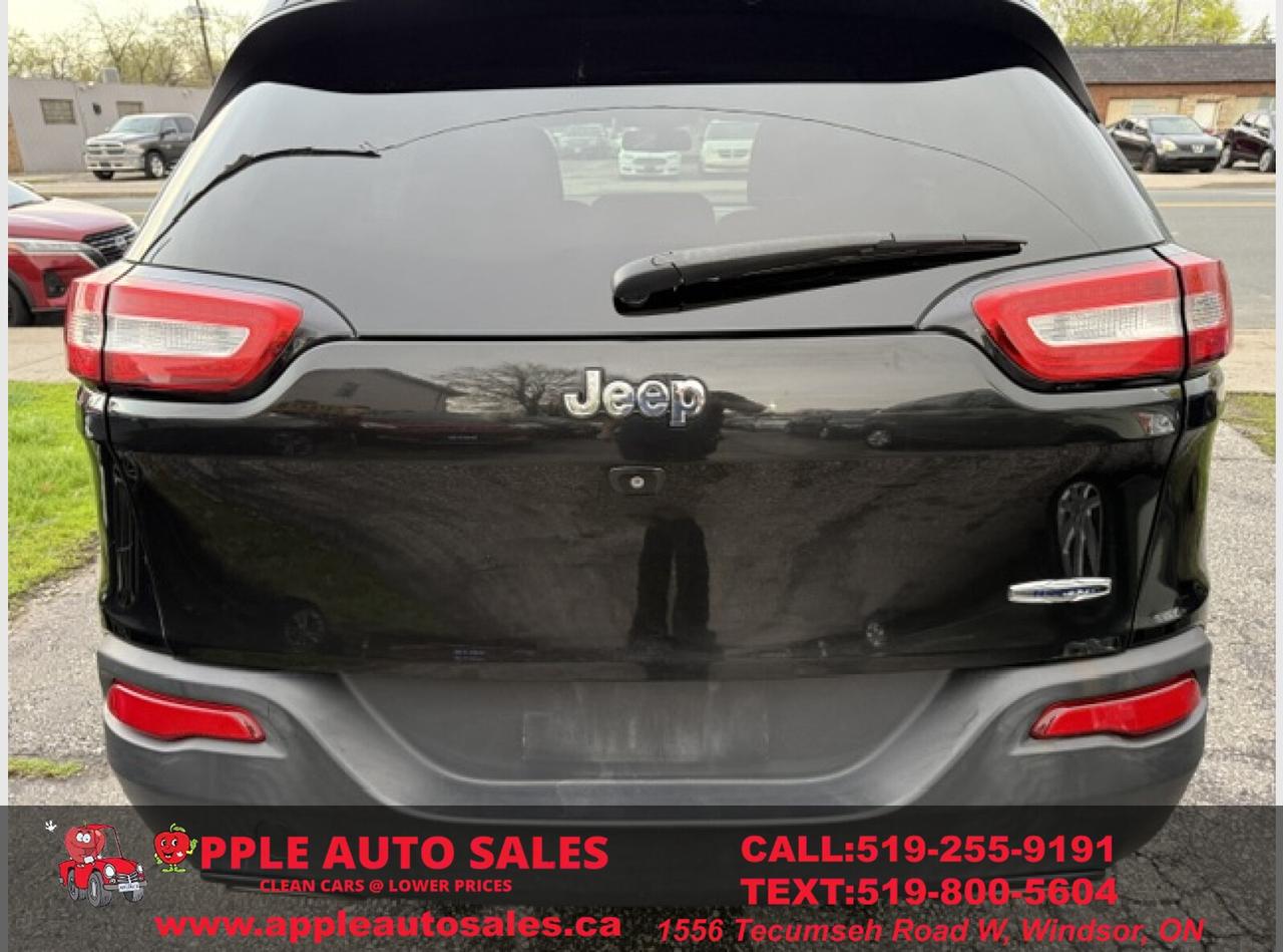 2015 Jeep Cherokee Latitude Photo