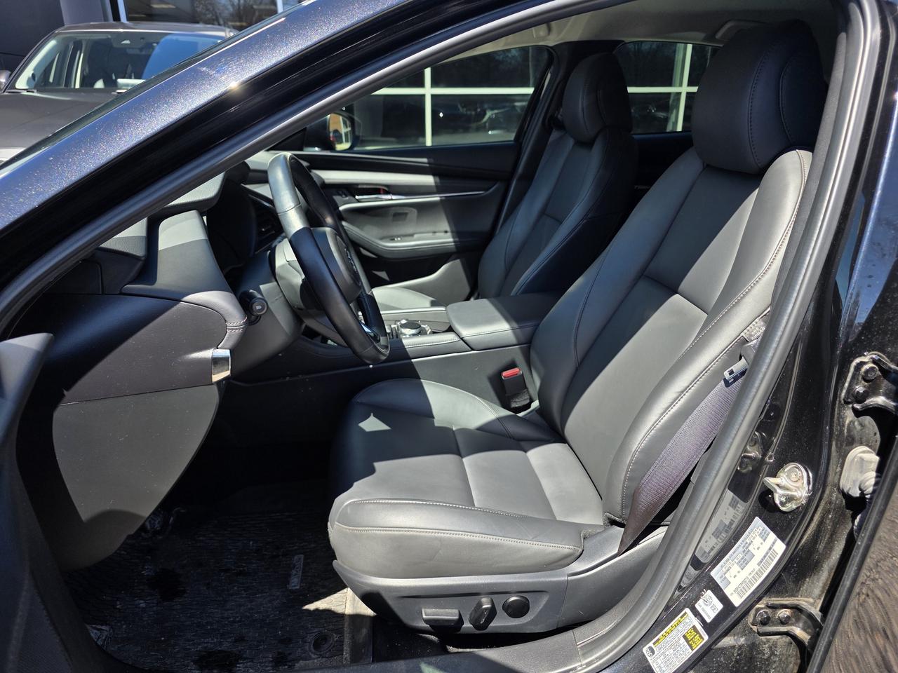 2023 Mazda MAZDA3 GS LUXURY PKG LOW KM CLEAN CARFAX Photo
