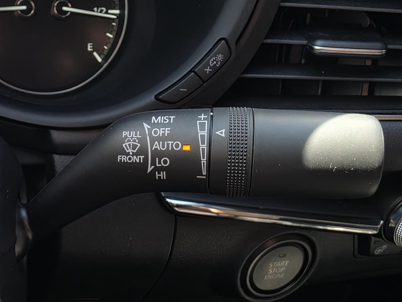 2023 Mazda MAZDA3 GS LUXURY PKG LOW KM CLEAN CARFAX Photo