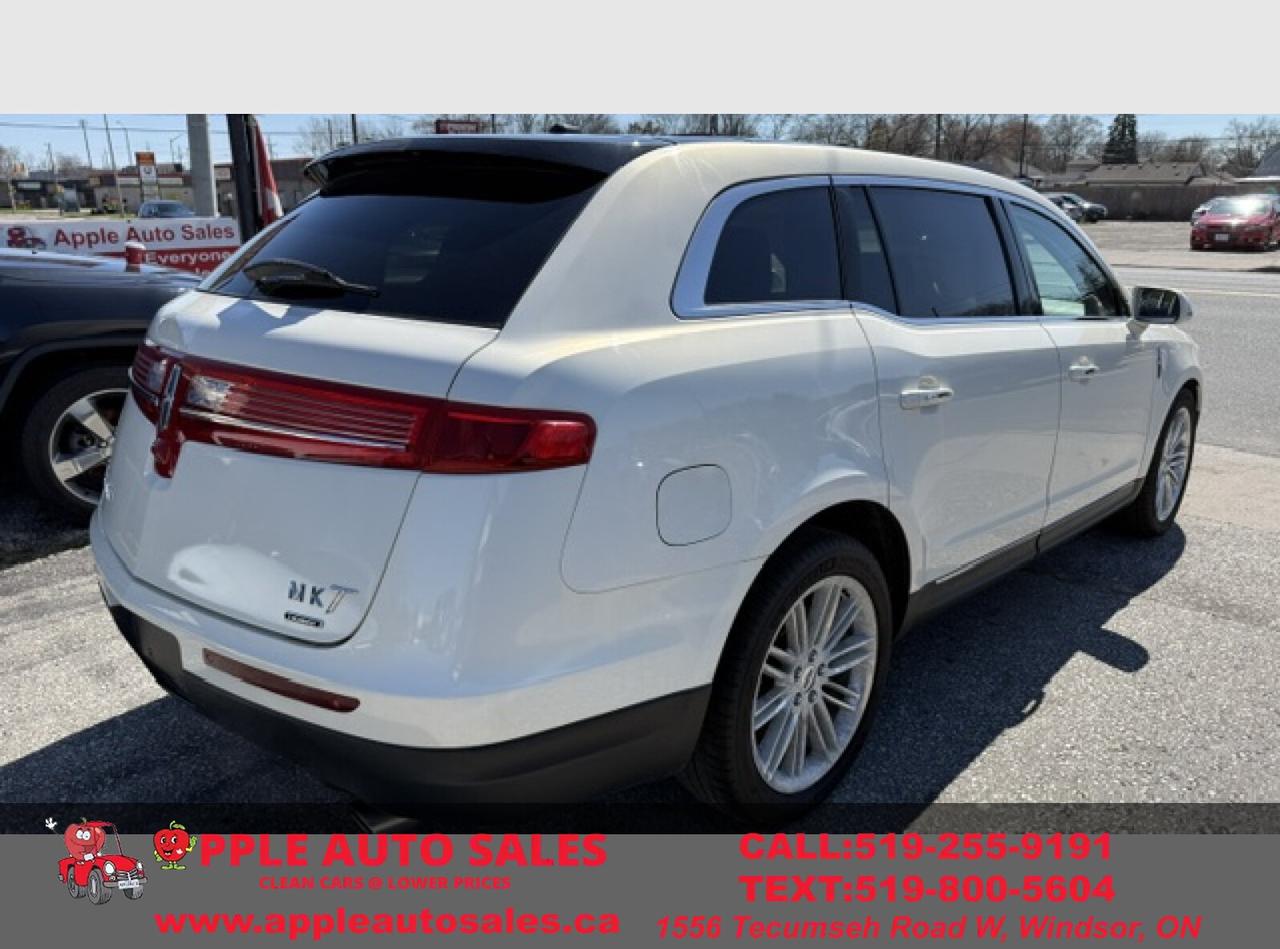 2014 Lincoln MKT  Photo3