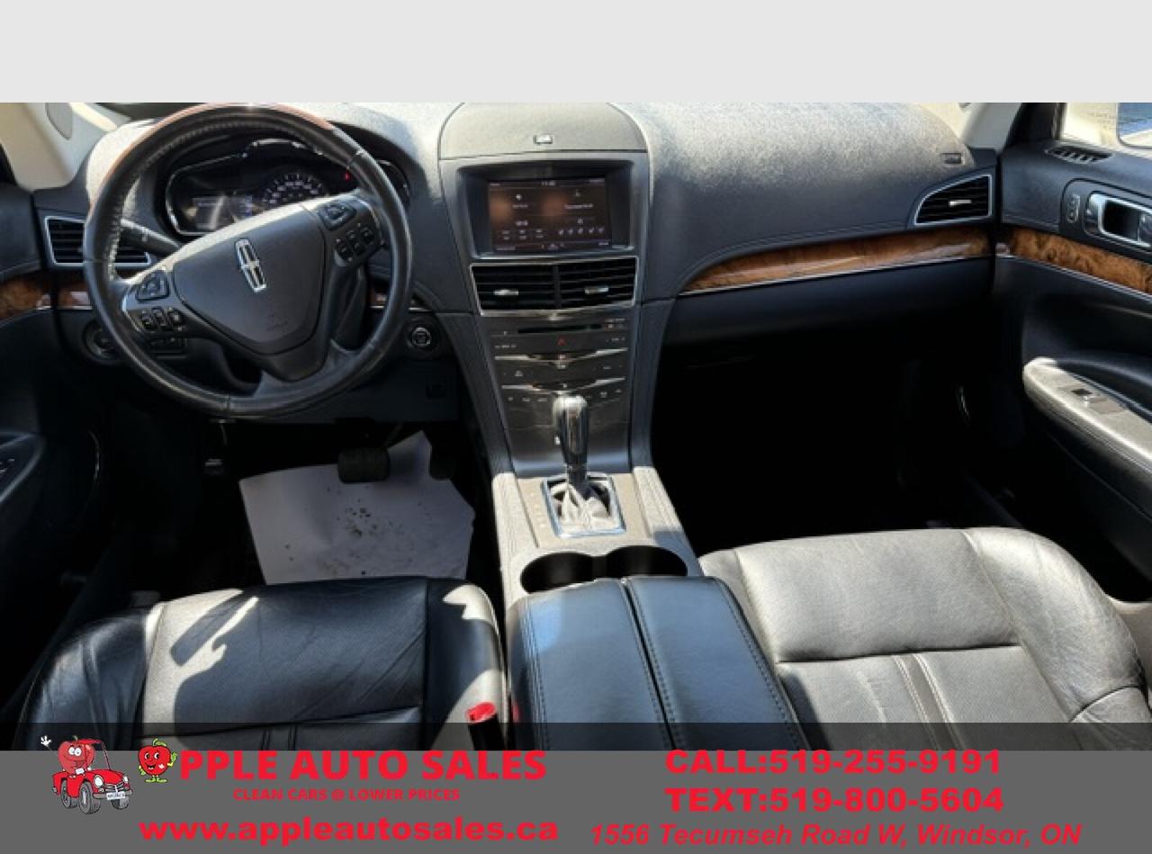 2014 Lincoln MKT  Photo