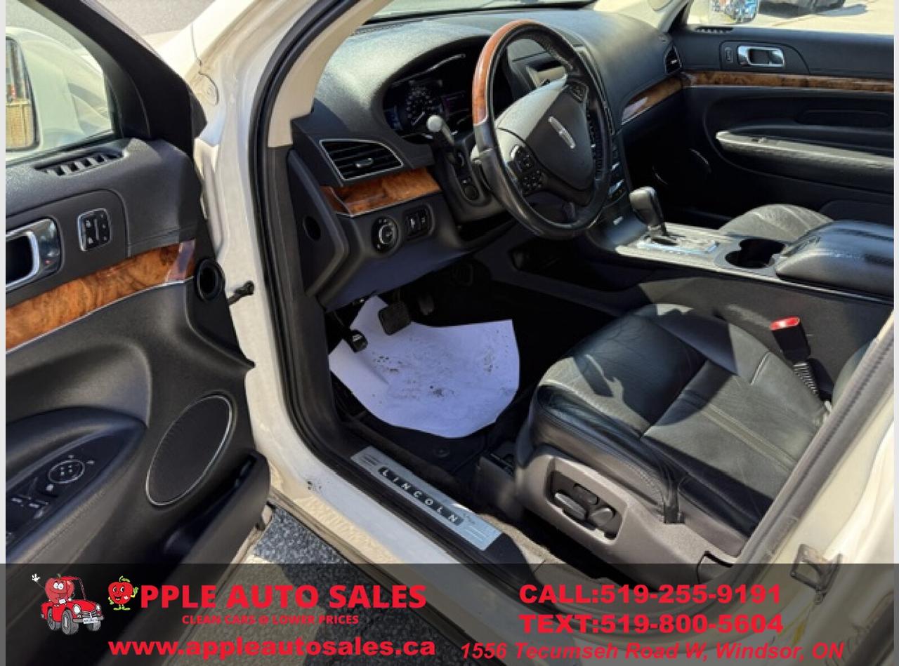 2014 Lincoln MKT  Photo