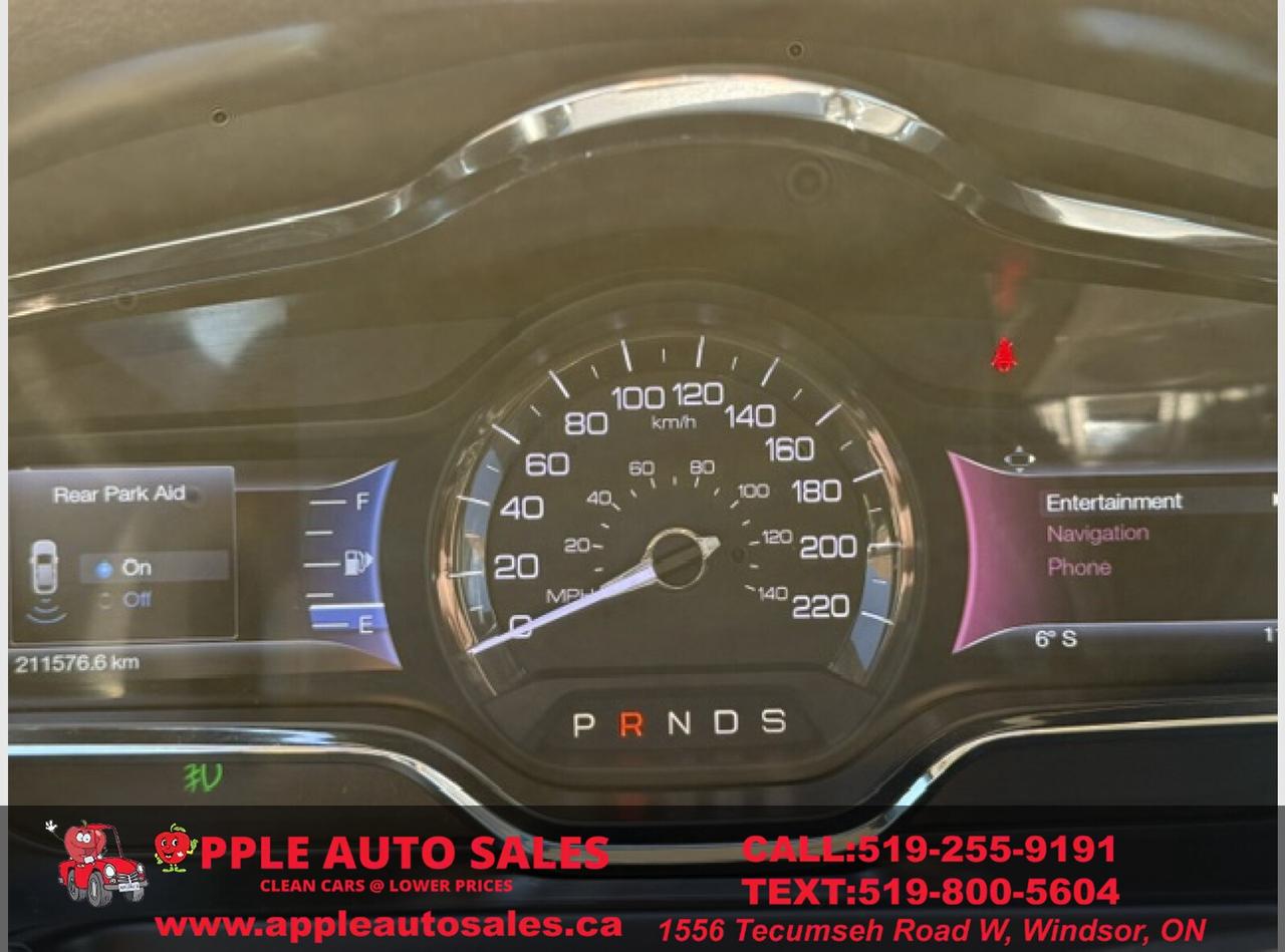 2014 Lincoln MKT  Photo