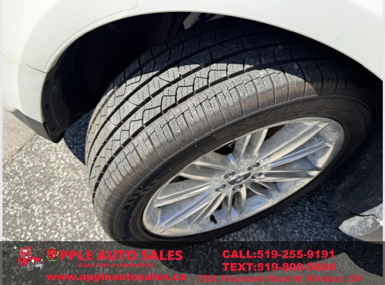 2014 Lincoln MKT  Photo