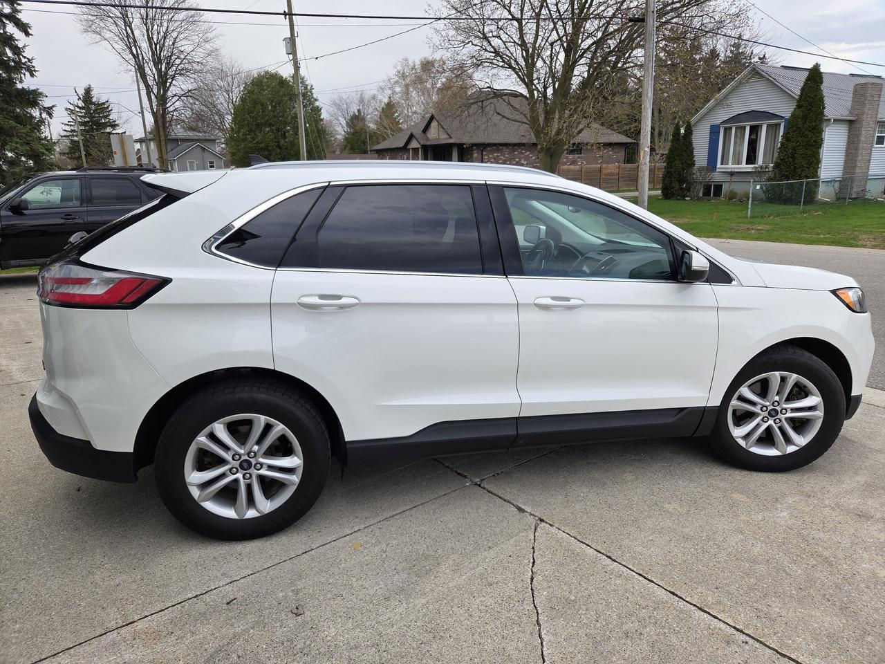 2020 Ford Edge SEL Photo3