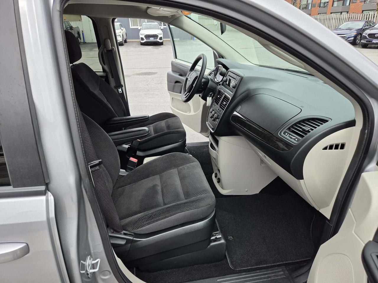 2018 Dodge Grand Caravan SXT 2WD Photo