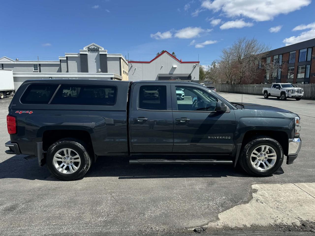 2017 Chevrolet Silverado 1500 4WD Double Cab 143.5  LT w-1LT Photo4