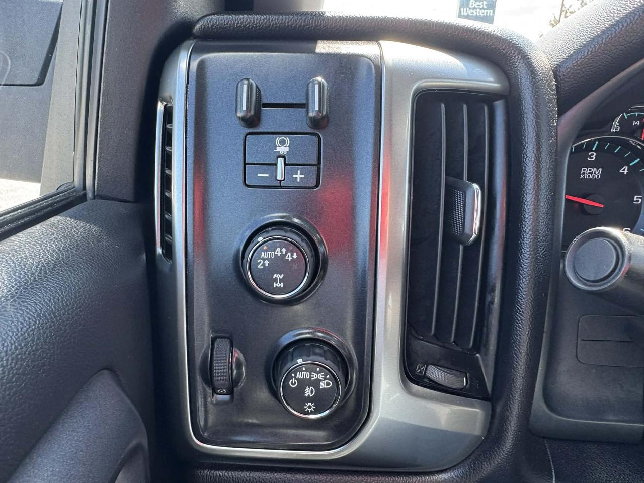 2017 Chevrolet Silverado 1500 4WD Double Cab 143.5  LT w-1LT Photo