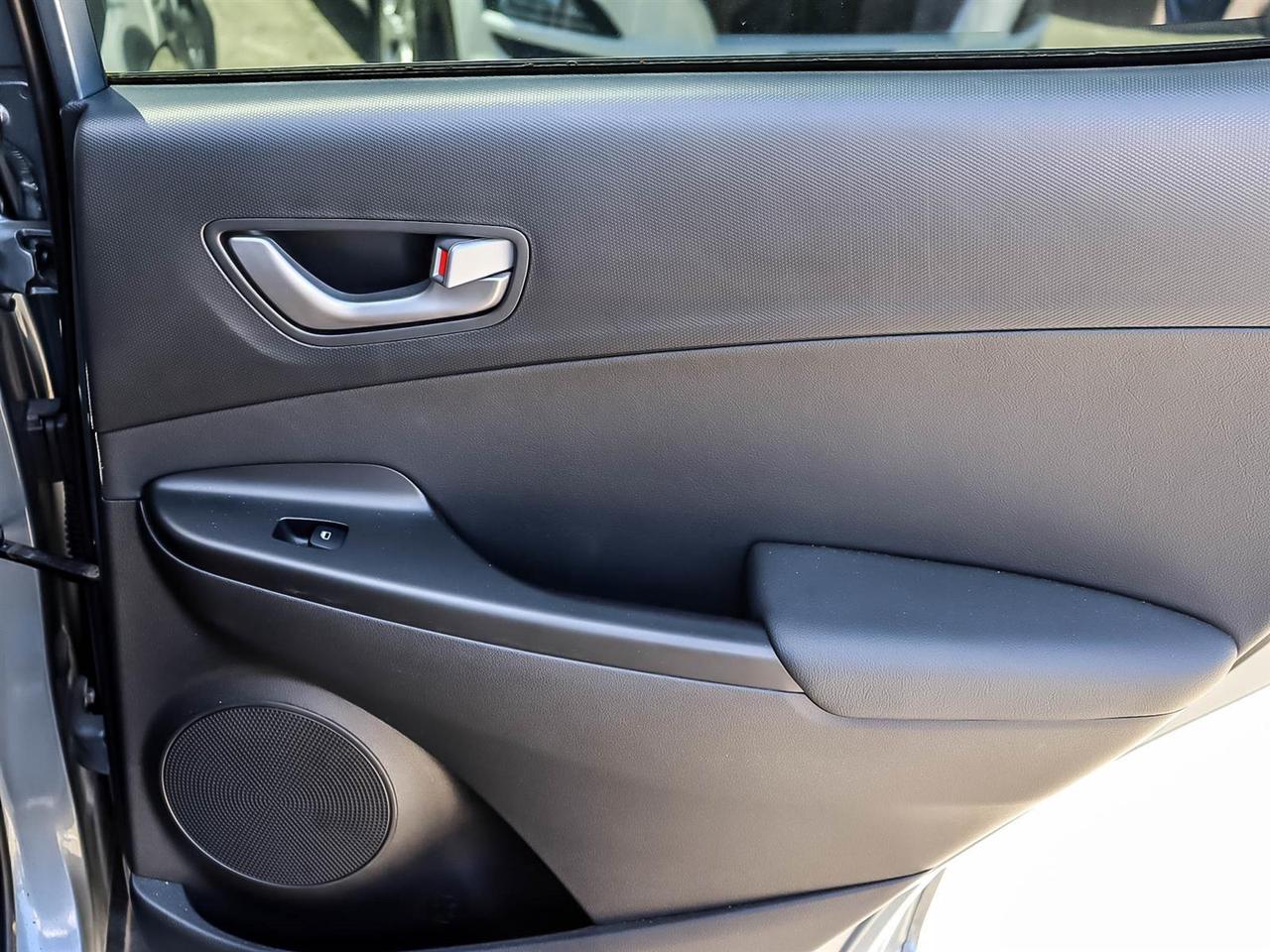 2021 Hyundai KONA LUXURY Photo