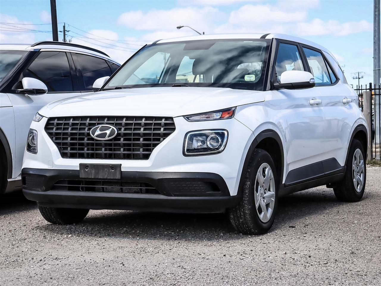 2020 Hyundai Venue Essential Photo0