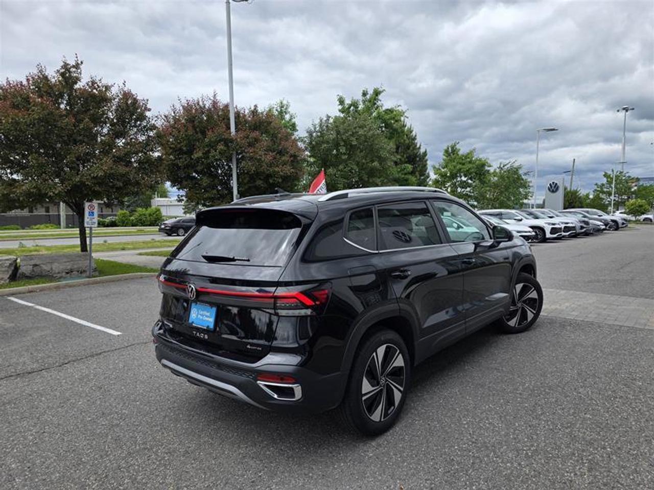 2026 Volkswagen Taos Highline 4MOTION Photo