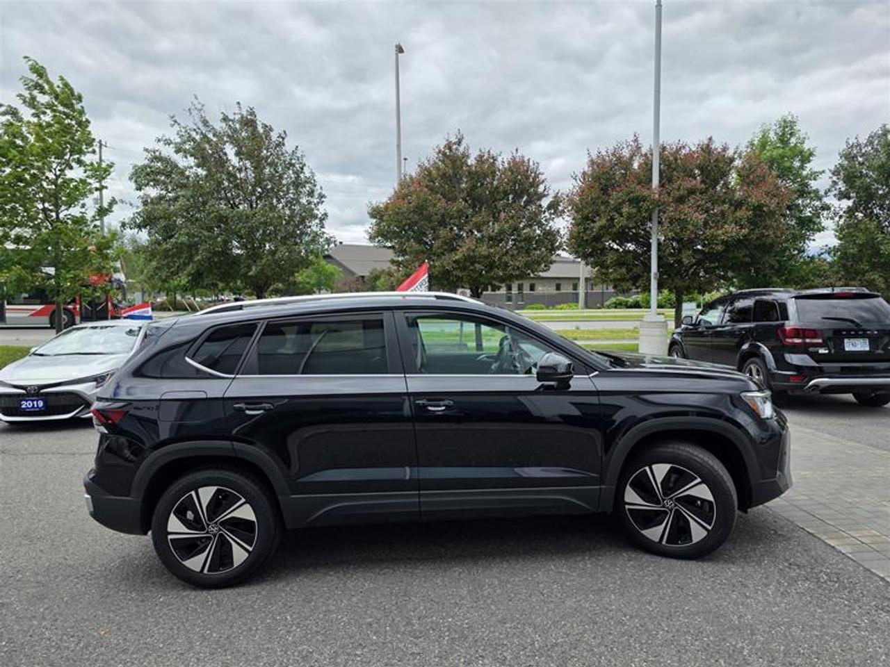 2026 Volkswagen Taos Highline 4MOTION Photo