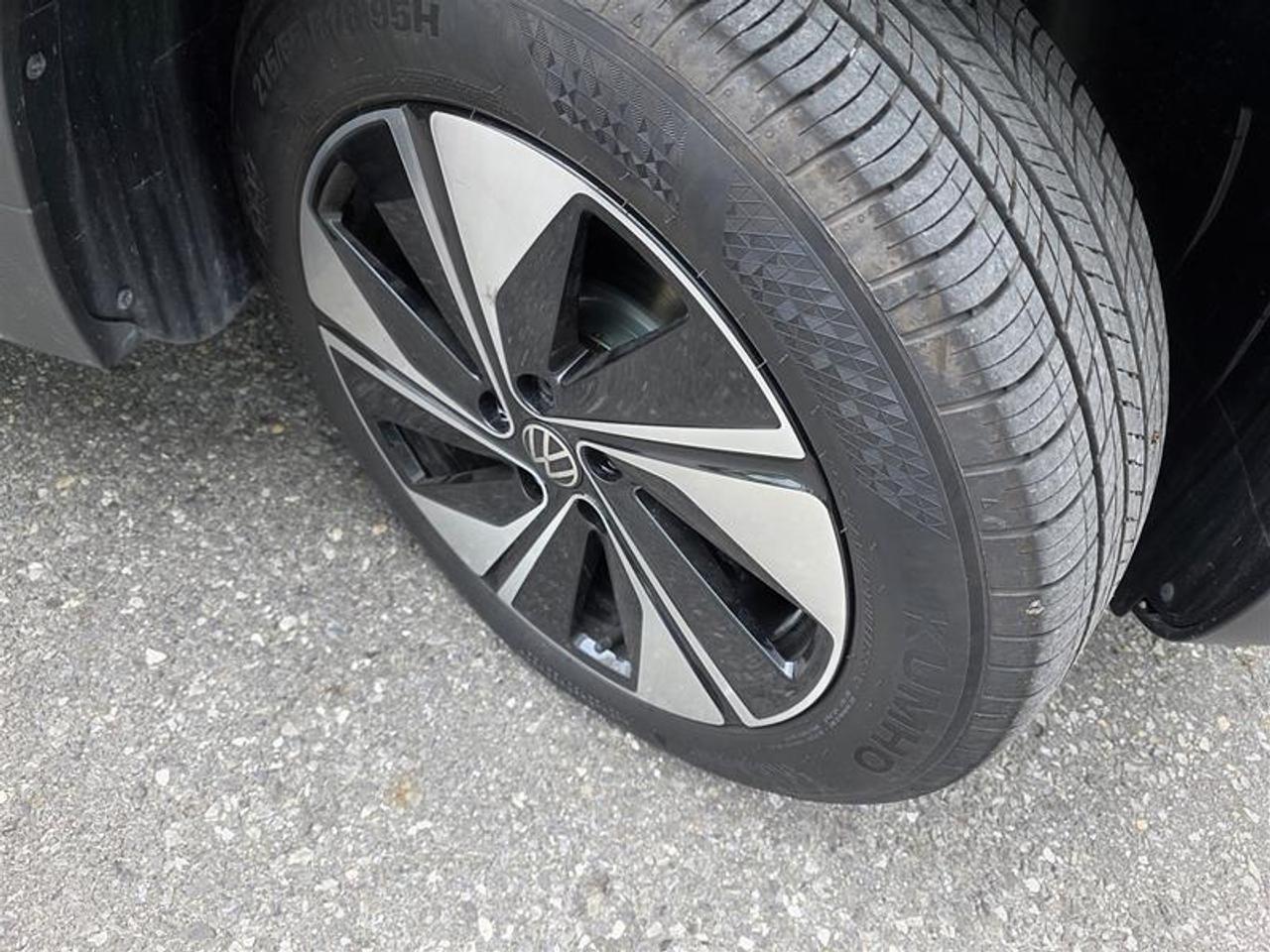 2026 Volkswagen Taos Highline 4MOTION Photo