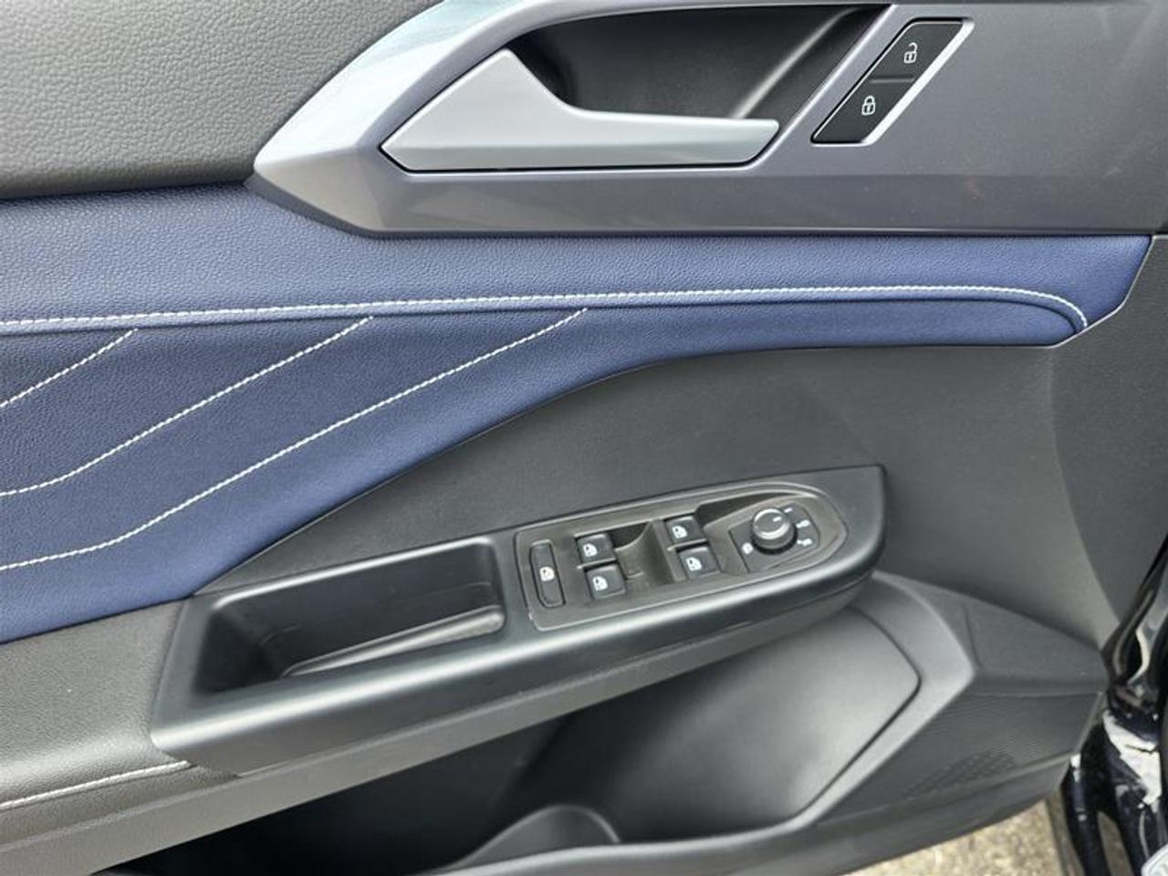2026 Volkswagen Taos Highline 4MOTION Photo