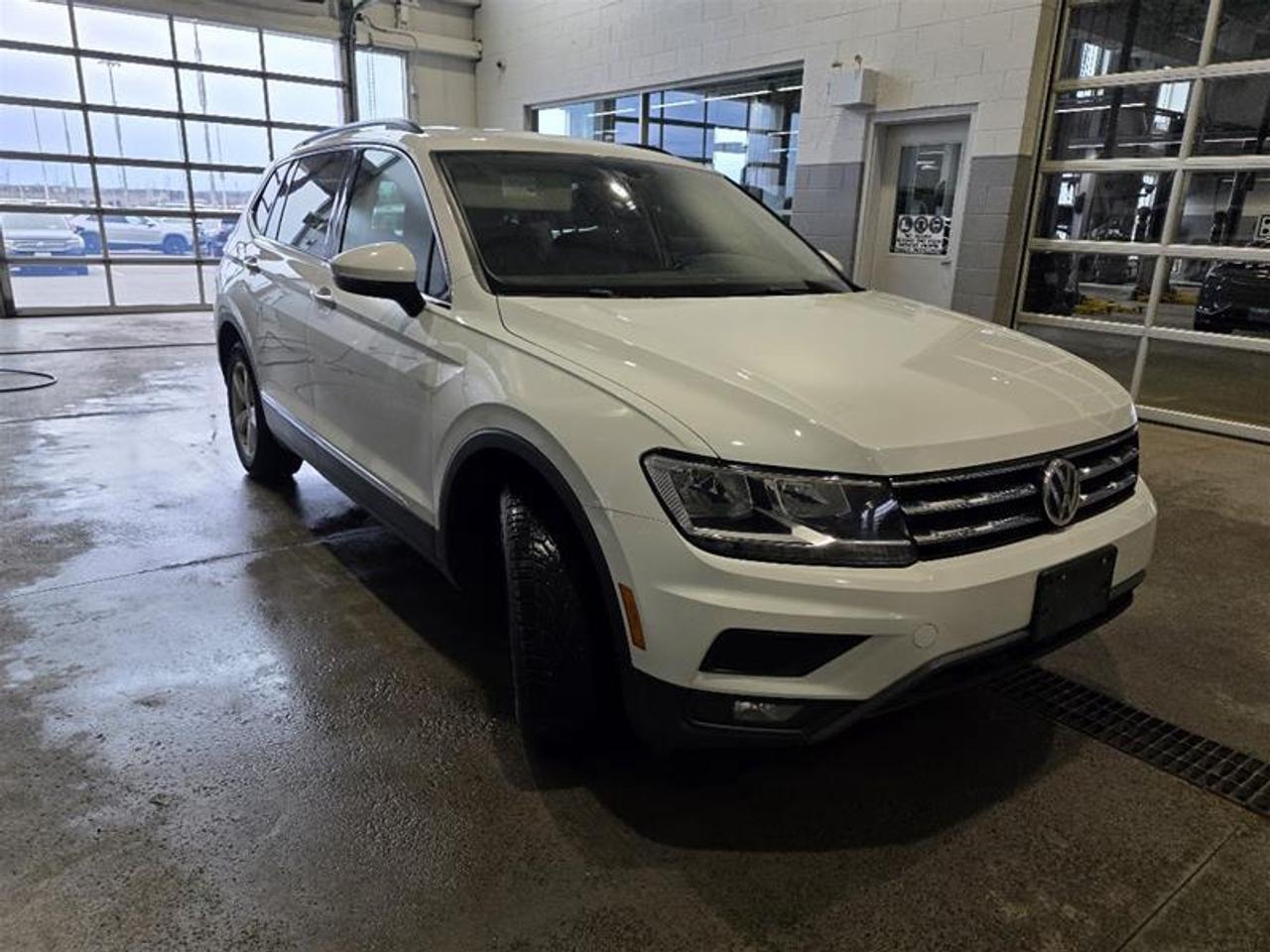 2018 Volkswagen Tiguan Comfortline 2.0T 8sp at w/Tip 4MOTION (2) Photo