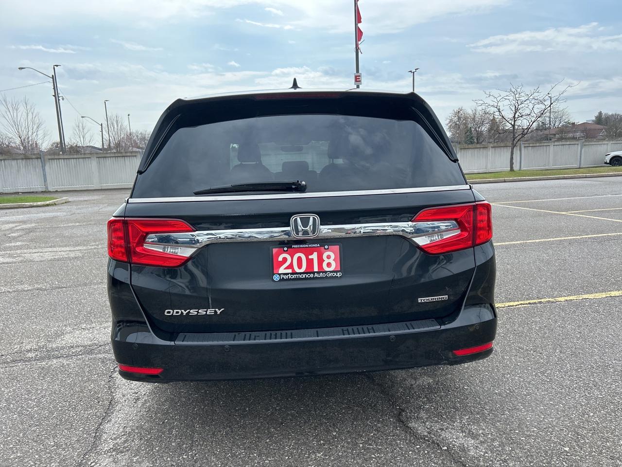 2018 Honda Odyssey Touring  Navi  Leather  Sunroof   Rear Camera Photo