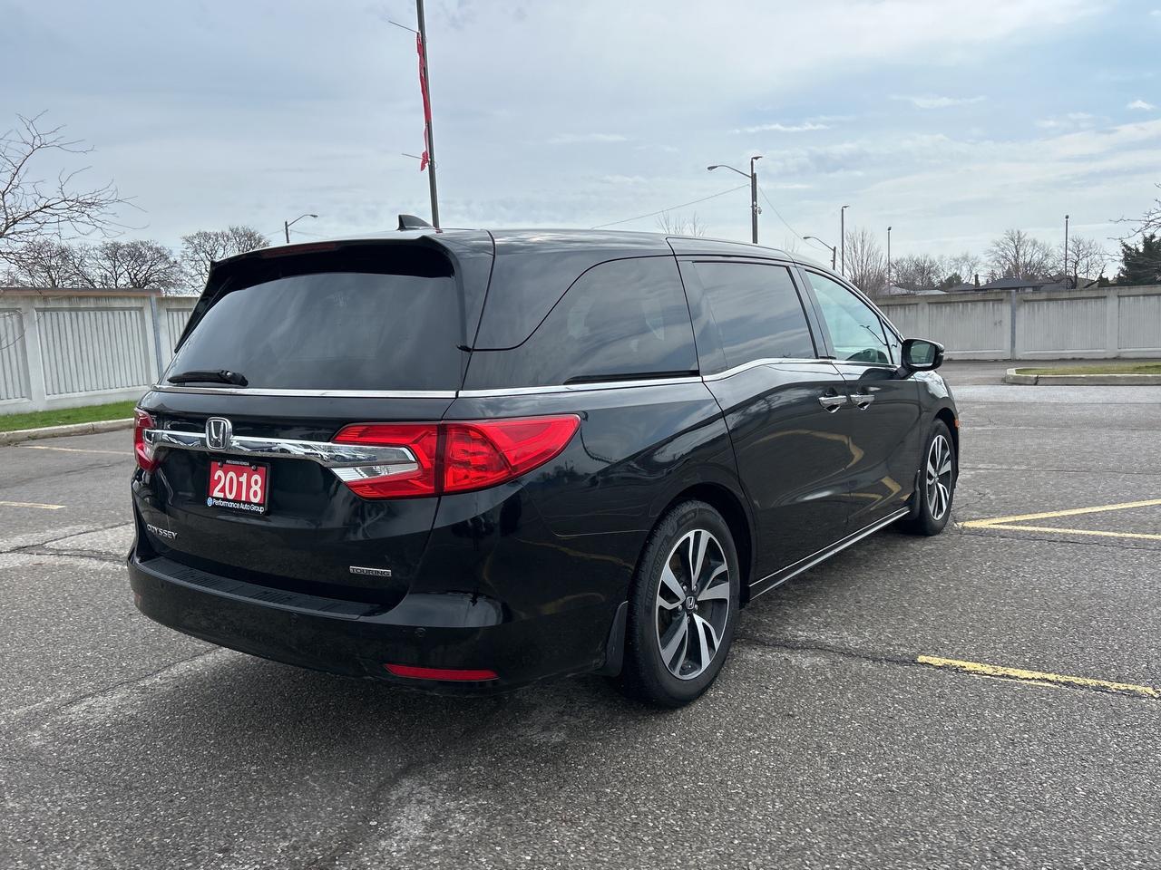 2018 Honda Odyssey Touring  Navi  Leather  Sunroof   Rear Camera Photo