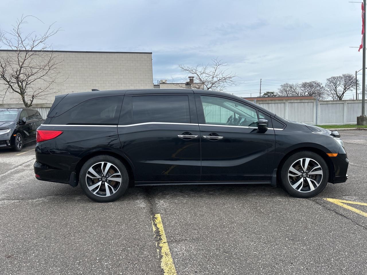 2018 Honda Odyssey Touring  Navi  Leather  Sunroof   Rear Camera Photo