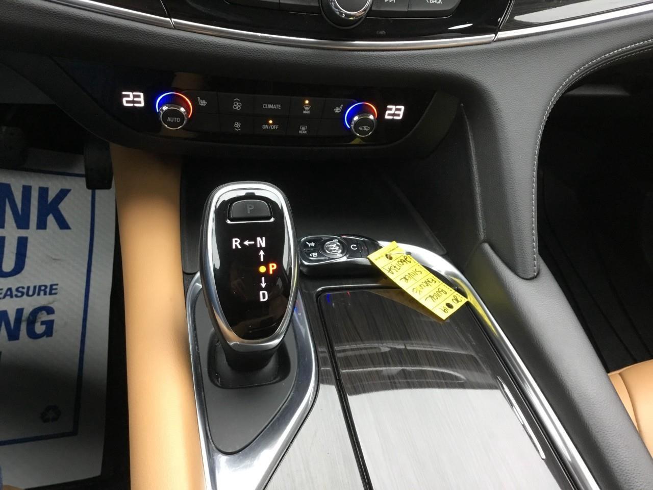 2019 Buick Enclave Essence Photo