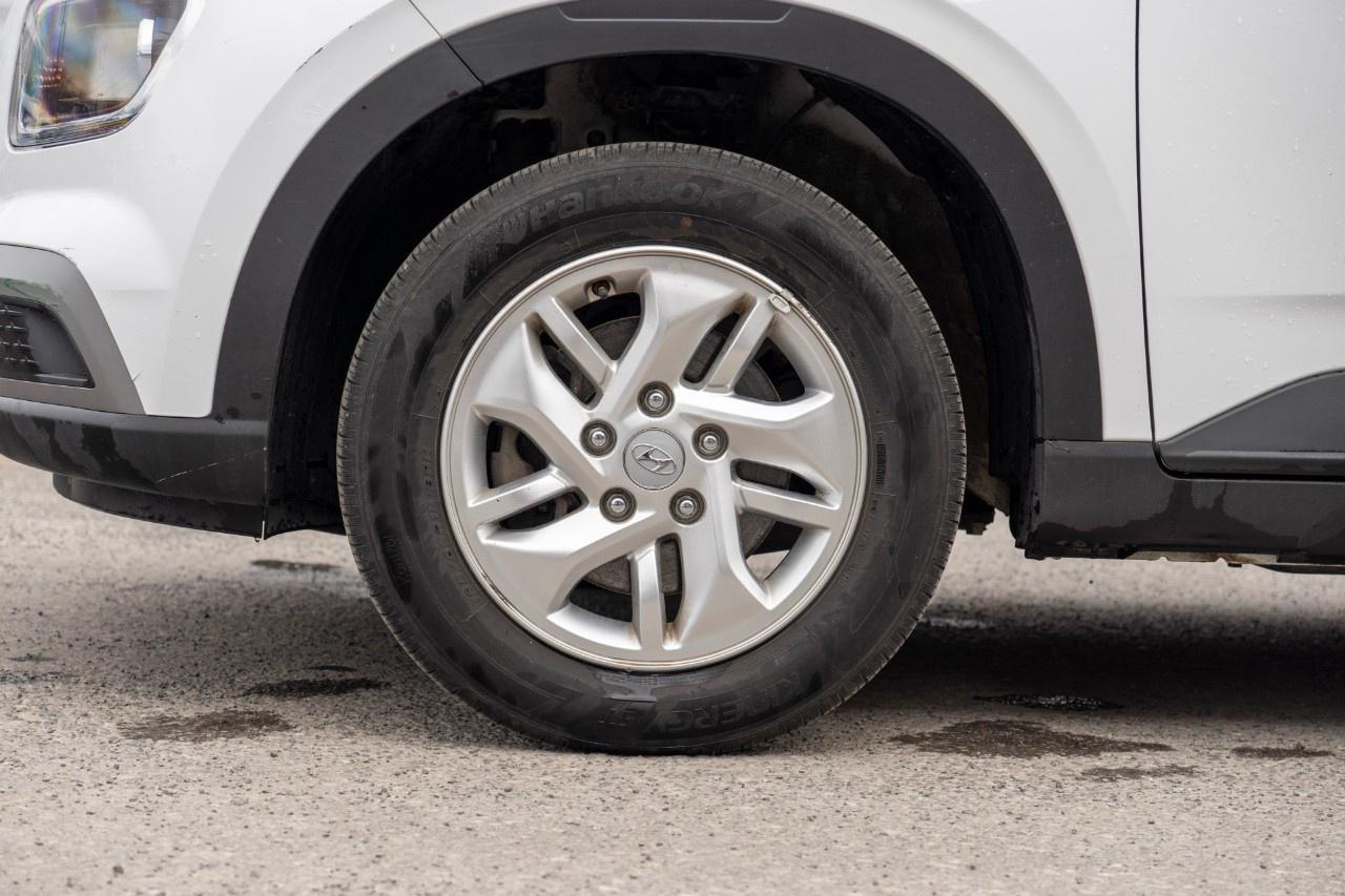 2023 Hyundai Venue Preferred IVT Photo