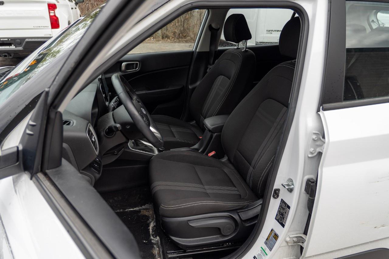 2023 Hyundai Venue Preferred IVT Photo