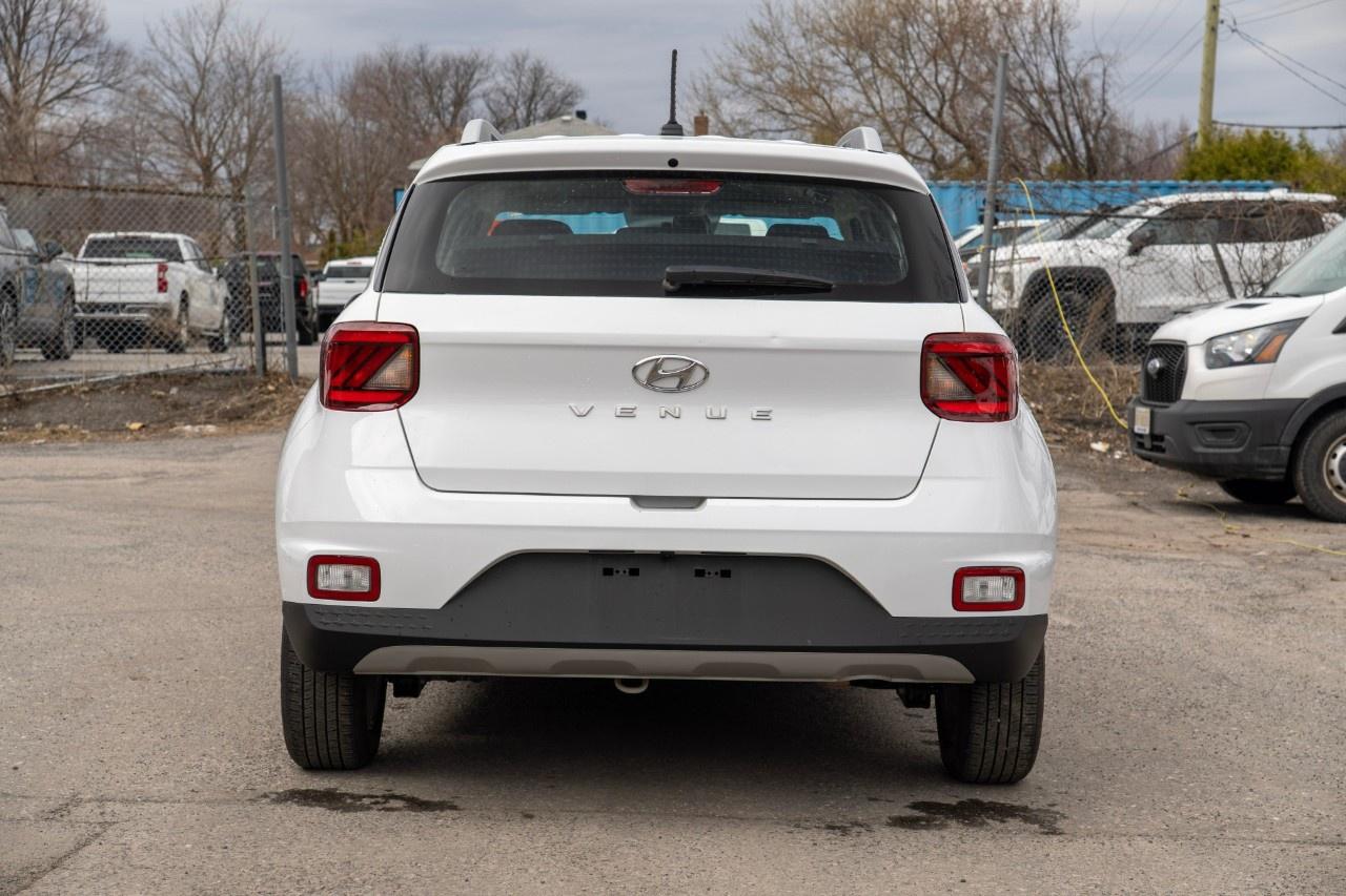 2023 Hyundai Venue Preferred IVT Photo