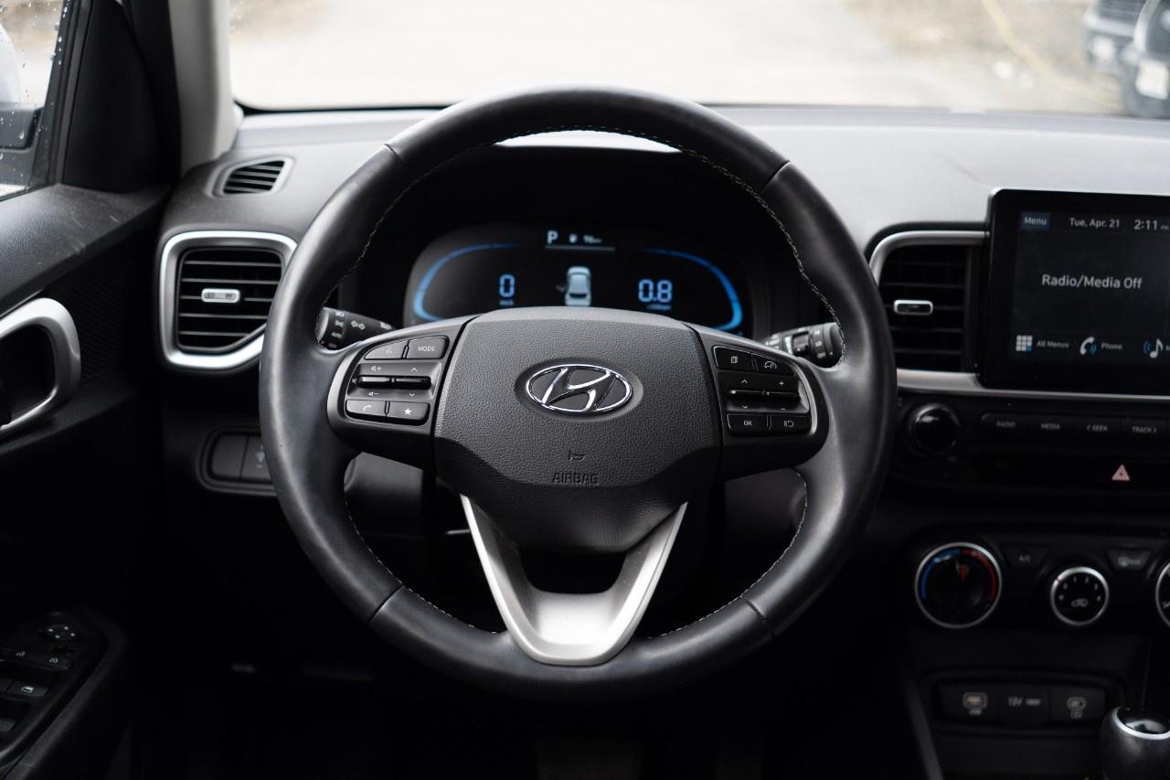 2023 Hyundai Venue Preferred IVT Photo