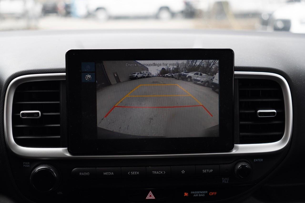 2023 Hyundai Venue Preferred IVT Photo