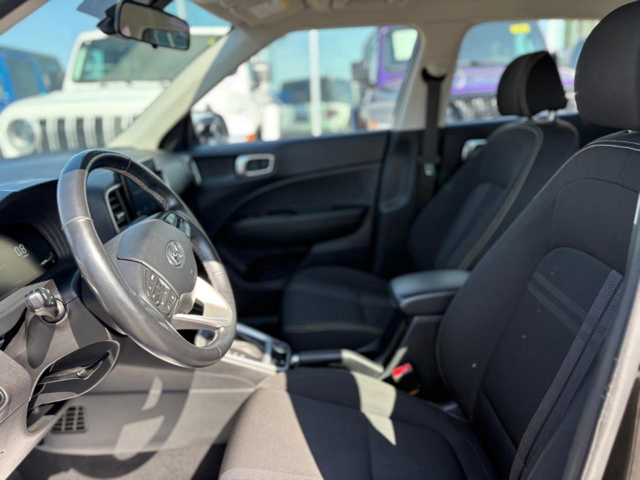 2023 Hyundai Venue Preferred 4dr Front-Wheel Drive Photo4
