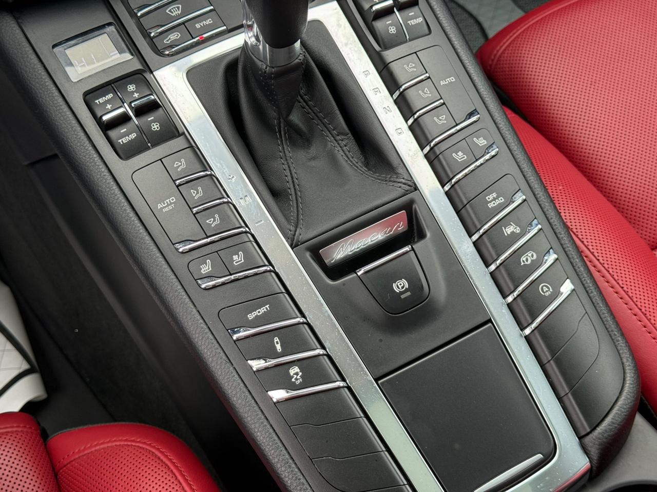 2015 Porsche Macan TURBO   NO ACCIDENT   BOSE SOUND   RED INTERIOR Photo